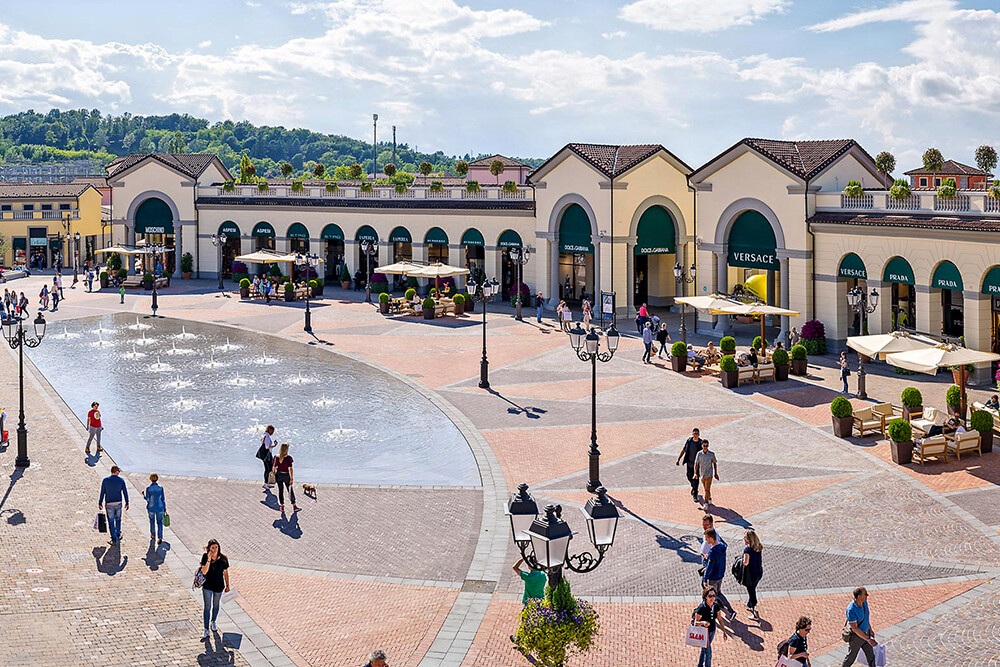 Serravalle fountain plaza